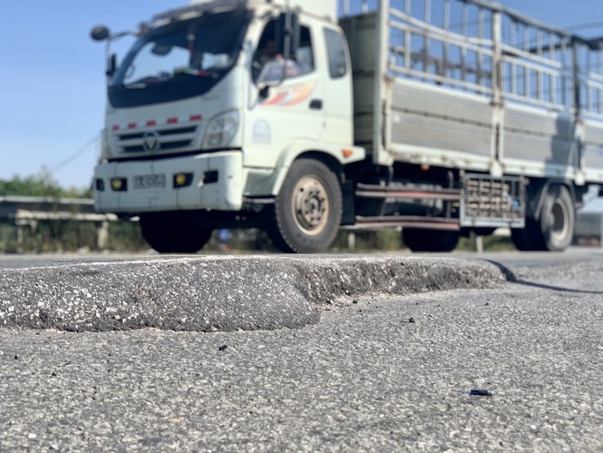 Xuất hiện chi chít “sống trâu” trên tuyến đường tránh Hà Tĩnh - ảnh 1