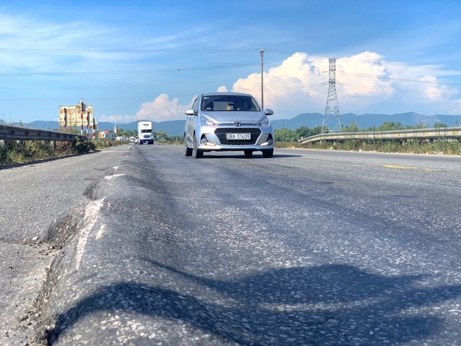 Xuất hiện chi chít “sống trâu” trên tuyến đường tránh Hà Tĩnh - ảnh 9