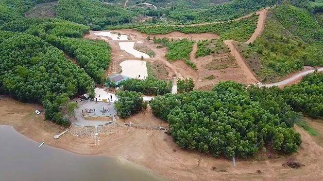 Xẻ đất rừng xây khu sinh thái 'chui': Yêu cầu tháo dỡ nhưng tiếp tục xây? - ảnh 2