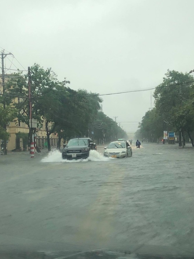 It was pouring down, the town of Vinh 