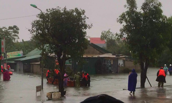 It was pouring rain, the town of Vinh 