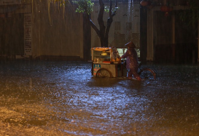 It was pouring down, the town of Vinh 