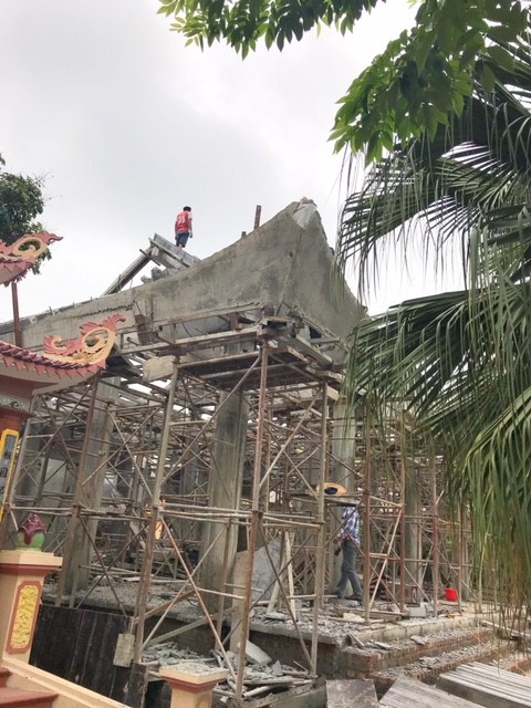 Vụ dỡ đình 300 tuổi: Trên bảo đình chỉ, dưới vẫn thi công - ảnh 2