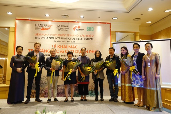 Ngôi sao 'Chúa tể những chiếc nhẫn' dạy học ở Hà Nội - ảnh 3