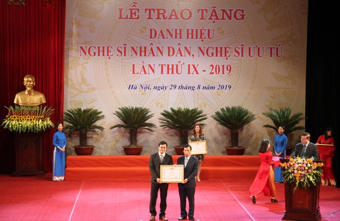 9 nghệ sĩ Nhà hát kịch Việt Nam nhận danh hiệu NSND, NSƯT năm 2019 - ảnh 5