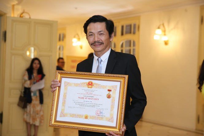 9 nghệ sĩ Nhà hát kịch Việt Nam nhận danh hiệu NSND, NSƯT năm 2019 - ảnh 1