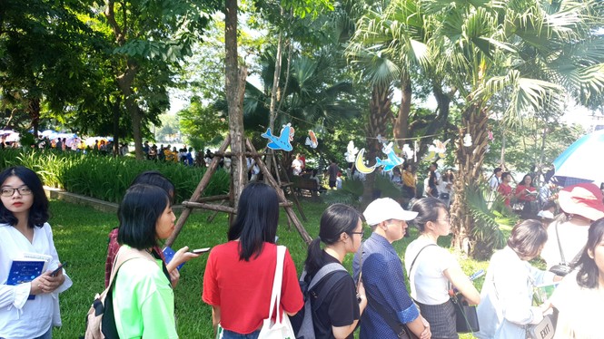 Giới trẻ xếp hàng dài 'chờ làm bạn' với Nguyễn Nhật Ánh - ảnh 1