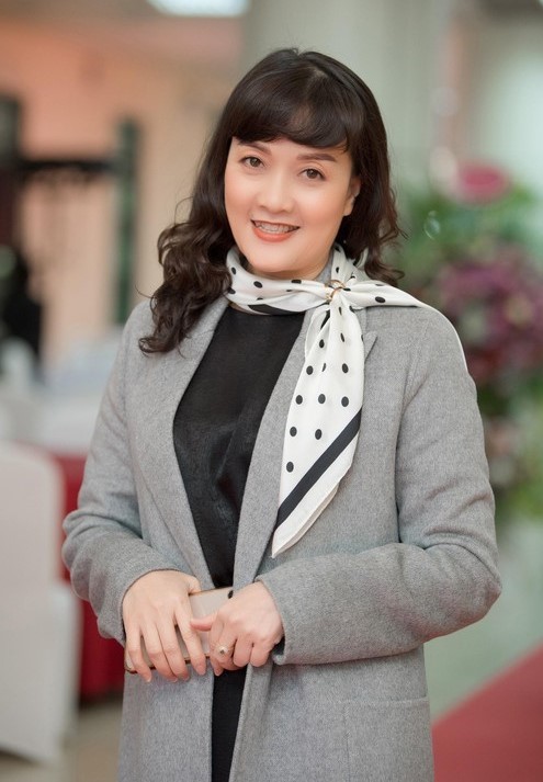 NSND Trần Hạnh được dìu lên sân khấu vinh danh dịp 60 năm nhà hát kịch Hà Nội - ảnh 9