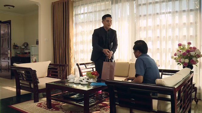 Sinh tử tập 52: Bí thư tỉnh từ chối nhận quà, Vũ tạm thoát khởi tố vụ án - ảnh 1