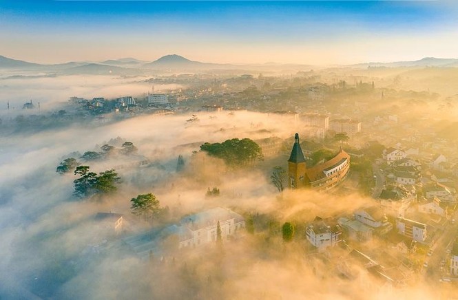 ‘Thuyền hoa’ đạt giải Nhất cuộc thi Ảnh nghệ thuật Du lịch toàn quốc lần thứ 9 - ảnh 1