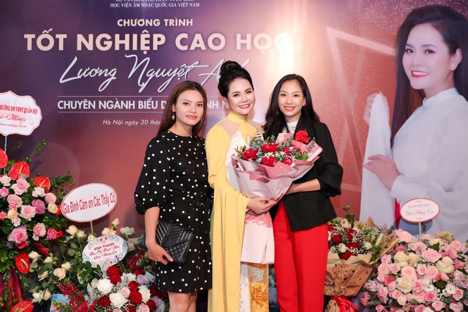 Lương Nguyệt Anh ‘lên đồng’ trong buổi thi tốt nghiệp cao học - ảnh 2