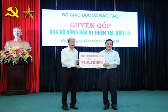 Bộ Giáo dục quyên góp hơn 750 triệu đồng ủng hộ miền Trung - ảnh 2