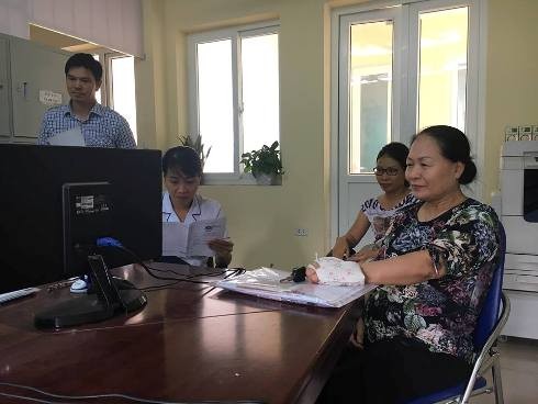 Vừa nhập học, cả trăm học sinh nhận thông báo chuyển trường mới - ảnh 1