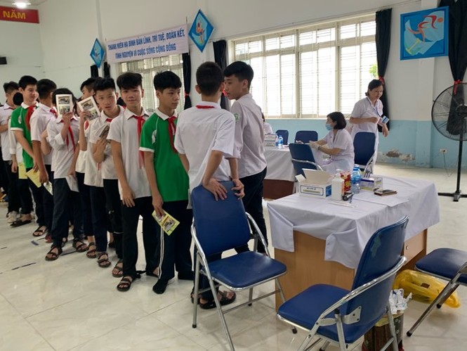 Khám sau nửa tháng cháy xưởng Rạng Đông: Có học sinh được đề nghị chuyển viện - ảnh 6