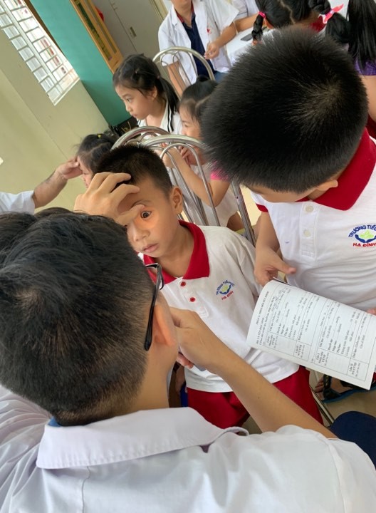Khám sau nửa tháng cháy xưởng Rạng Đông: Có học sinh được đề nghị chuyển viện - ảnh 5