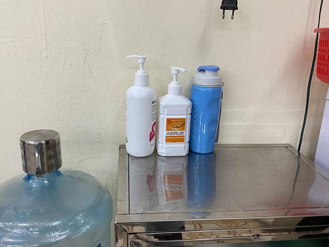 Học sinh trở lại trường vẫn phải 'chiến đấu với dịch bệnh' - ảnh 2