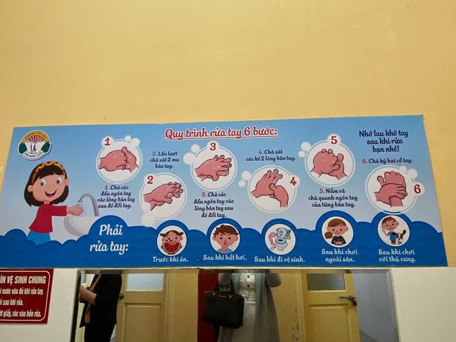 Học sinh trở lại trường vẫn phải 'chiến đấu với dịch bệnh' - ảnh 4