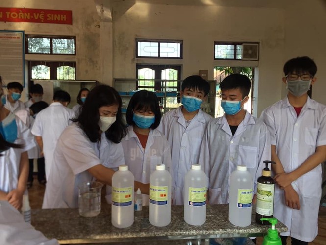 Giáo viên Trường THPT Kỳ Anh sáng chế kính che mặt ngừa COVID-19 - ảnh 6