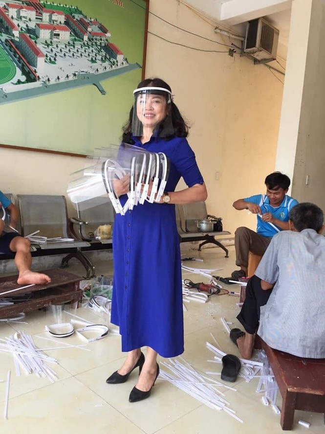 Giáo viên Trường THPT Kỳ Anh sáng chế kính che mặt ngừa COVID-19 - ảnh 2