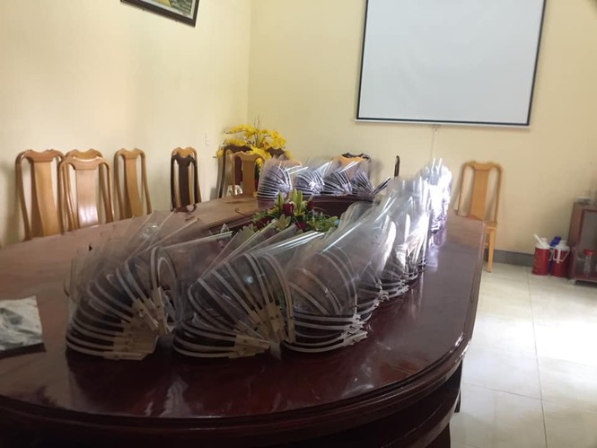 Giáo viên Trường THPT Kỳ Anh sáng chế kính che mặt ngừa COVID-19 - ảnh 4