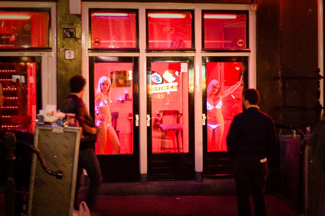 Những bí ẩn sau khu đèn đỏ Amsterdam - ảnh 2