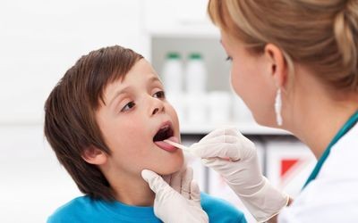 Phòng và chữa viêm họng cấp khi thời tiết thay đổi - ảnh 1
