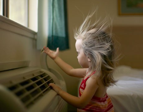 Mẹo dùng quạt và điều hoà để trẻ không ốm - ảnh 1