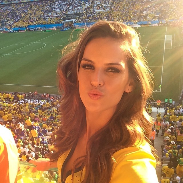 Thẫn thờ với các mỹ nhân cổ vũ World Cup - ảnh 2