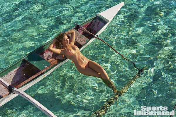 ‘Thiên thần’ Gigi Hadid diện áo tắm bốc lửa trên Sports Illustrated 2016 - ảnh 14
