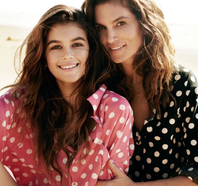 Dáng vóc hoàn hảo của Cindy Crawford và con gái cưng - ảnh 1