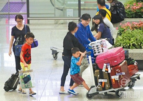 Trương Bá Chi đưa hai con trai đi nghỉ tại Thái Lan - ảnh 2