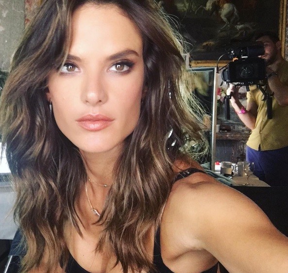 Victoria's Secret,Alessandra Ambrosio, Lily Aldridge, Martha Hunt, Lais Ribeiro - ảnh 1