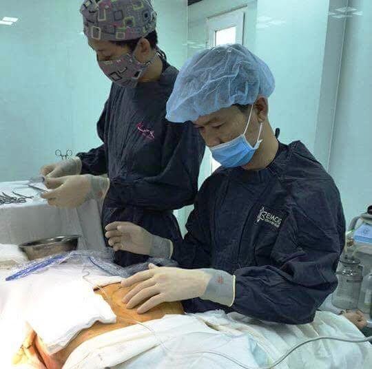 Bơm silicone lỏng vào cơ thể: Ẩn họa khôn lường - ảnh 1