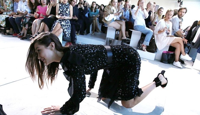 Michael Kors, Bella Hadid, tạp chí GQ - ảnh 1