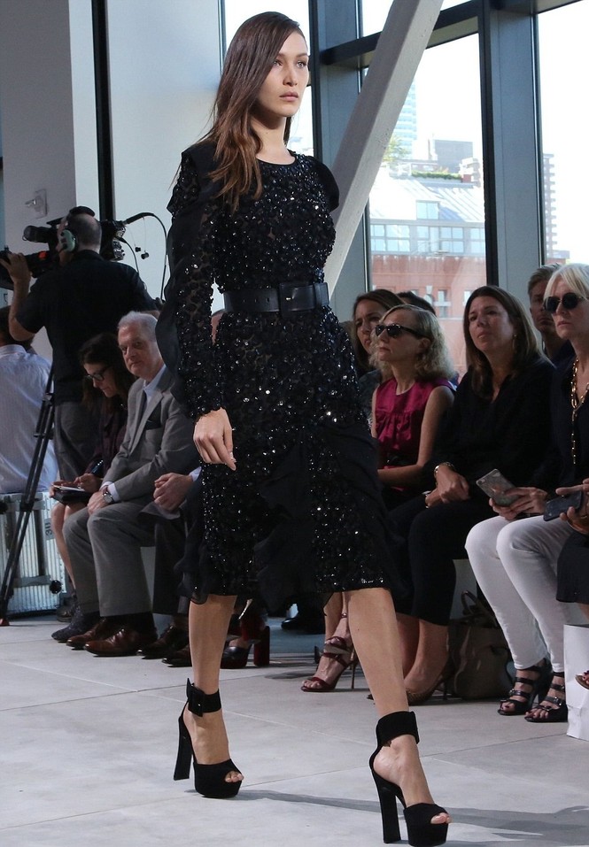 Michael Kors, Bella Hadid, tạp chí GQ - ảnh 6