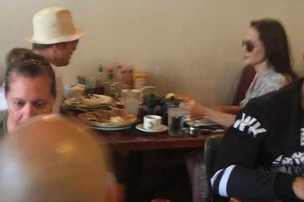 Angelina Jolie, Brad Pitt - ảnh 19