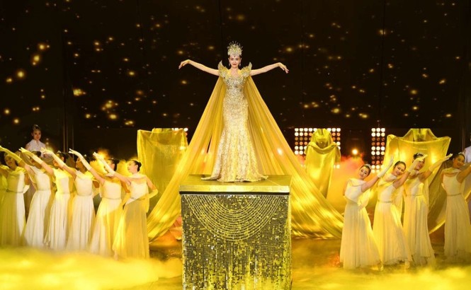 phim,khán giả,sân khấu,nữ diễn viên,nghệ thuật,ngôi sao,xuất hiện,giải thưởng, Nữ thần Kim Ưng, Lý Tiểu Lộ, Lưu Diệc Phi, Vương Lạc Đan, Lưu Thi Thi, Bên nhau trọn đời, Đường Yên, Triệu Lệ Dĩnh, liên hoan nghệ thuật Kim Ưng - ảnh 6