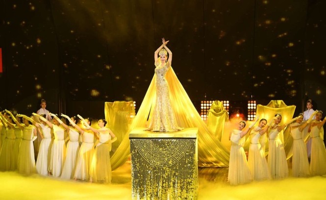 phim,khán giả,sân khấu,nữ diễn viên,nghệ thuật,ngôi sao,xuất hiện,giải thưởng, Nữ thần Kim Ưng, Lý Tiểu Lộ, Lưu Diệc Phi, Vương Lạc Đan, Lưu Thi Thi, Bên nhau trọn đời, Đường Yên, Triệu Lệ Dĩnh, liên hoan nghệ thuật Kim Ưng - ảnh 11