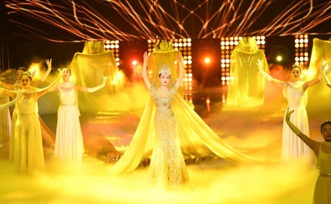 phim,khán giả,sân khấu,nữ diễn viên,nghệ thuật,ngôi sao,xuất hiện,giải thưởng, Nữ thần Kim Ưng, Lý Tiểu Lộ, Lưu Diệc Phi, Vương Lạc Đan, Lưu Thi Thi, Bên nhau trọn đời, Đường Yên, Triệu Lệ Dĩnh, liên hoan nghệ thuật Kim Ưng - ảnh 10
