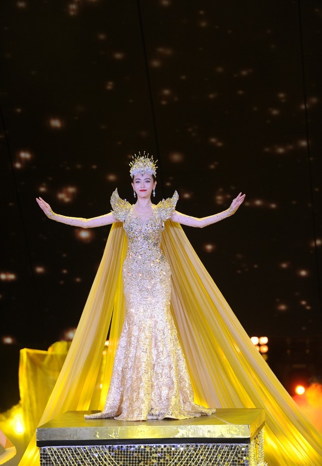 phim,khán giả,sân khấu,nữ diễn viên,nghệ thuật,ngôi sao,xuất hiện,giải thưởng, Nữ thần Kim Ưng, Lý Tiểu Lộ, Lưu Diệc Phi, Vương Lạc Đan, Lưu Thi Thi, Bên nhau trọn đời, Đường Yên, Triệu Lệ Dĩnh, liên hoan nghệ thuật Kim Ưng - ảnh 9