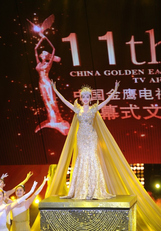 phim,khán giả,sân khấu,nữ diễn viên,nghệ thuật,ngôi sao,xuất hiện,giải thưởng, Nữ thần Kim Ưng, Lý Tiểu Lộ, Lưu Diệc Phi, Vương Lạc Đan, Lưu Thi Thi, Bên nhau trọn đời, Đường Yên, Triệu Lệ Dĩnh, liên hoan nghệ thuật Kim Ưng - ảnh 4