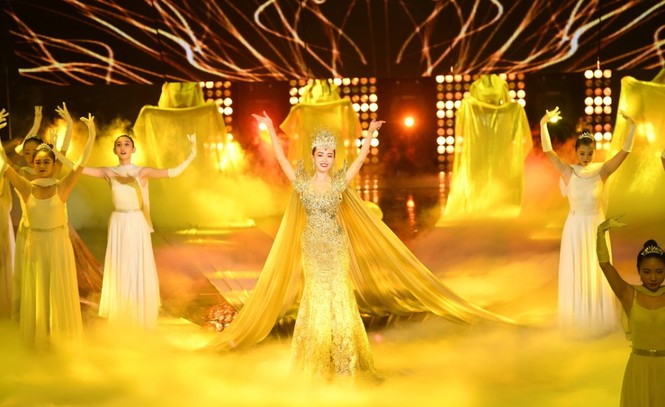 phim,khán giả,sân khấu,nữ diễn viên,nghệ thuật,ngôi sao,xuất hiện,giải thưởng, Nữ thần Kim Ưng, Lý Tiểu Lộ, Lưu Diệc Phi, Vương Lạc Đan, Lưu Thi Thi, Bên nhau trọn đời, Đường Yên, Triệu Lệ Dĩnh, liên hoan nghệ thuật Kim Ưng - ảnh 1