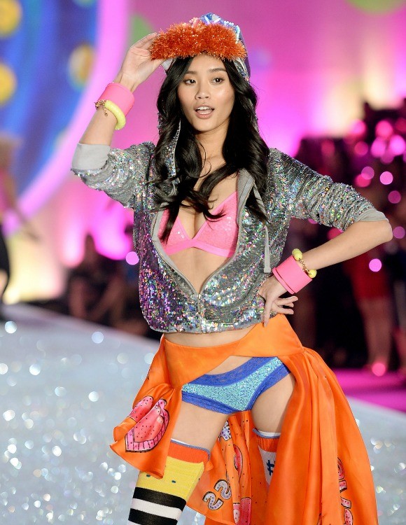 người mẫu,trình diễn,Victoria’s Secret,gương mặt,chân dài,Hề Mộng Dao, Ming Xi, Sui He, Hà Tuệ,cá tính,show - ảnh 15