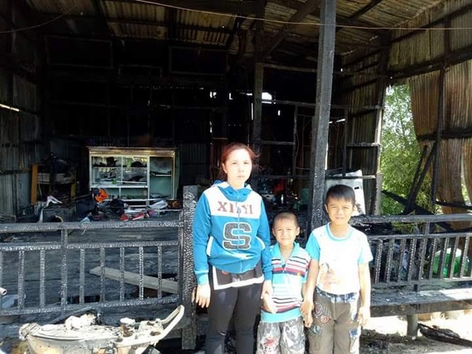 Rớt nước mắt thấy cảnh nhà cửa, tài sản bị thiêu rụi - ảnh 3