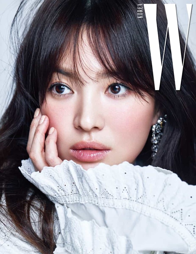 Song Hye Kyo yêu kiều xinh đẹp bên trai trẻ Yoo Ah In - ảnh 2