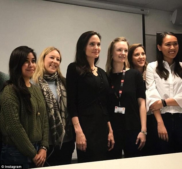 Angelina Jolie làm giáo sư thỉnh giảng tại trường Kinh tế London - ảnh 9