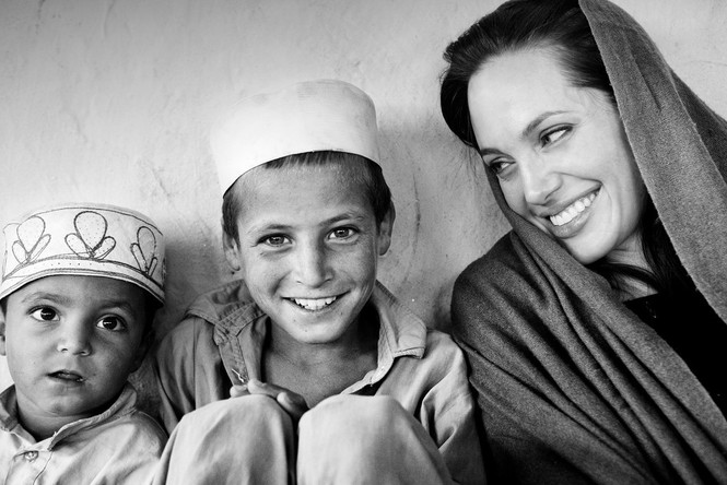 Angelina Jolie làm giáo sư thỉnh giảng tại trường Kinh tế London - ảnh 12