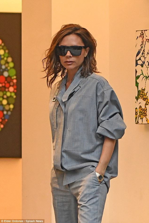 Victoria Beckham vẫn sành điệu khi diện pyjama xuống phố - ảnh 11