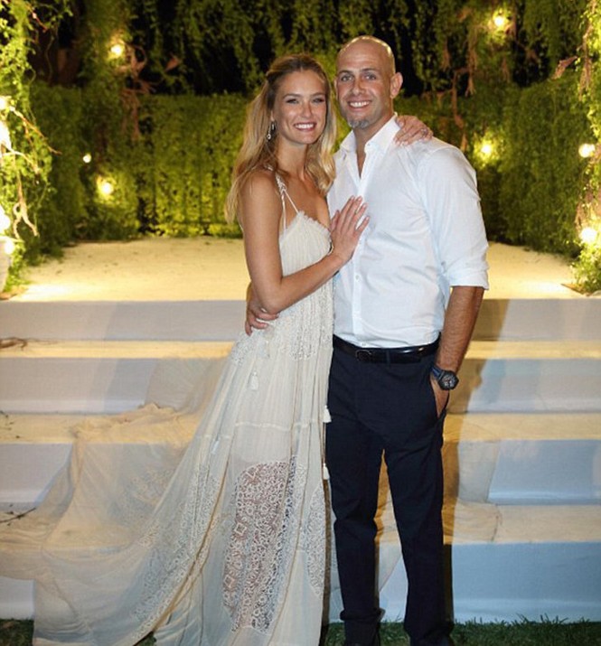 ‘Gái một con’ Bar Refaeli quyến rũ như thiên thần - ảnh 11