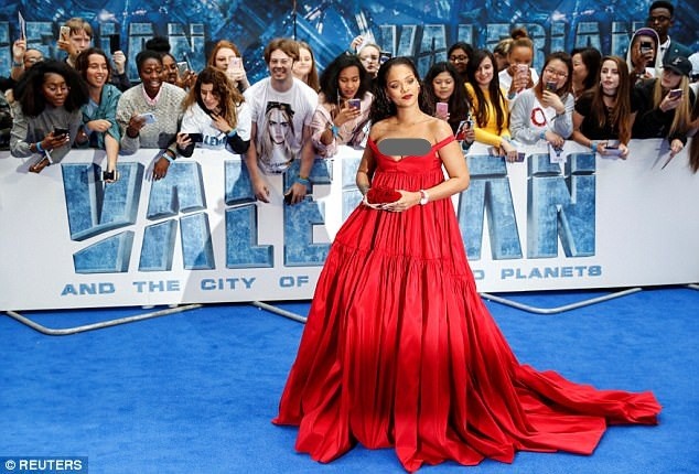 Rihanna và Cara Delevingne đọ sắc vóc táo bạo - ảnh 8